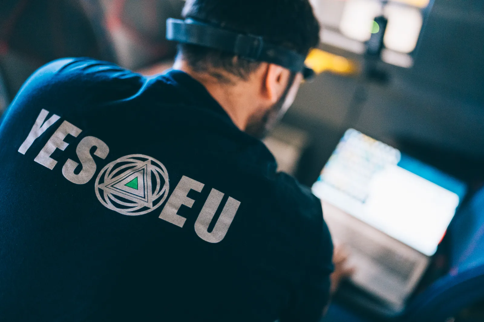 YES-EU high voltage specialist at work